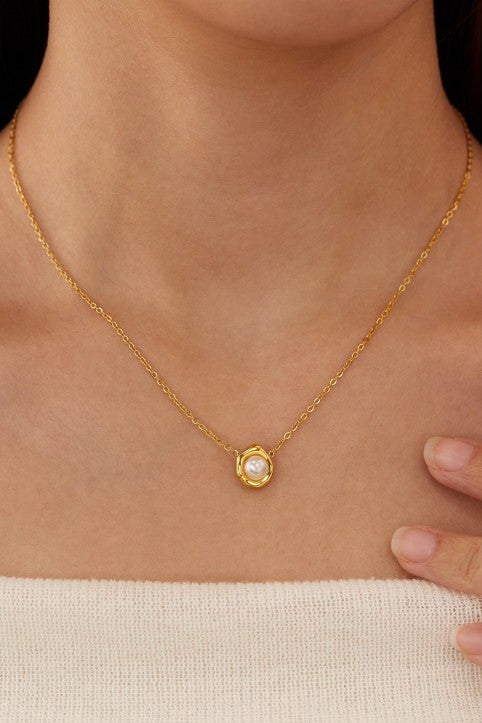 18k Stainless Pearl Pendant Necklace | Gold