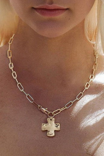 Notable Hammered Cross Front Toggle Necklace | Gold