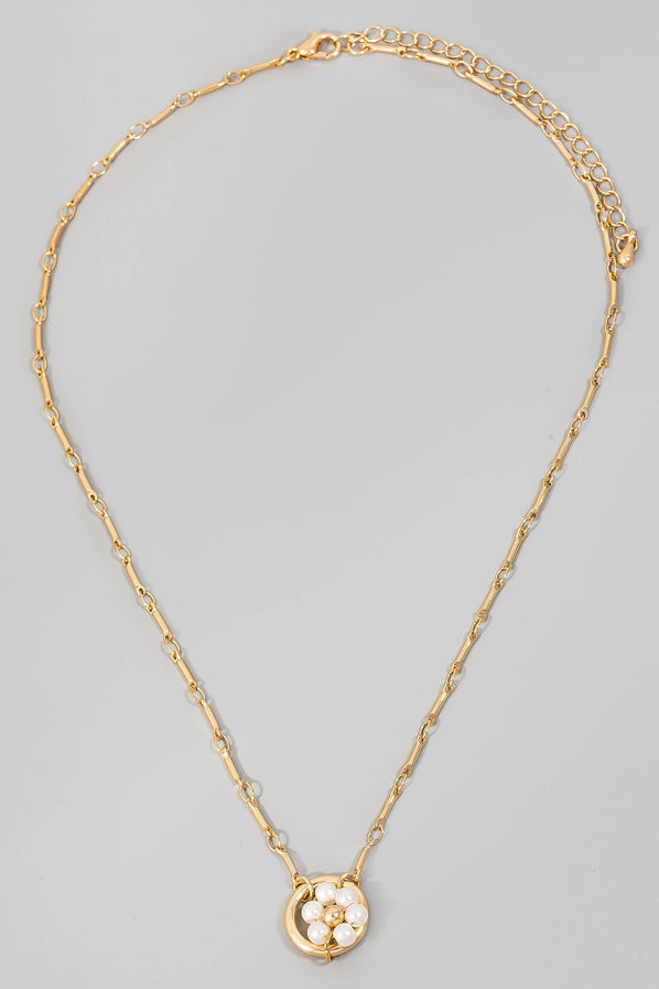 Pearl Flower Circle Necklace | Gold