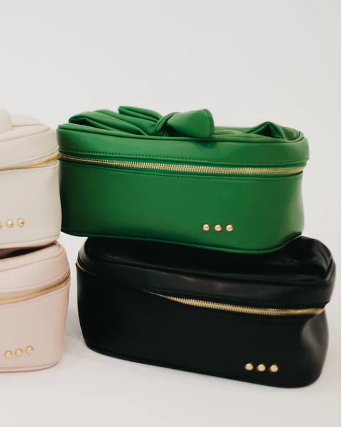 Madelyn Bow Makeup Bag | Black